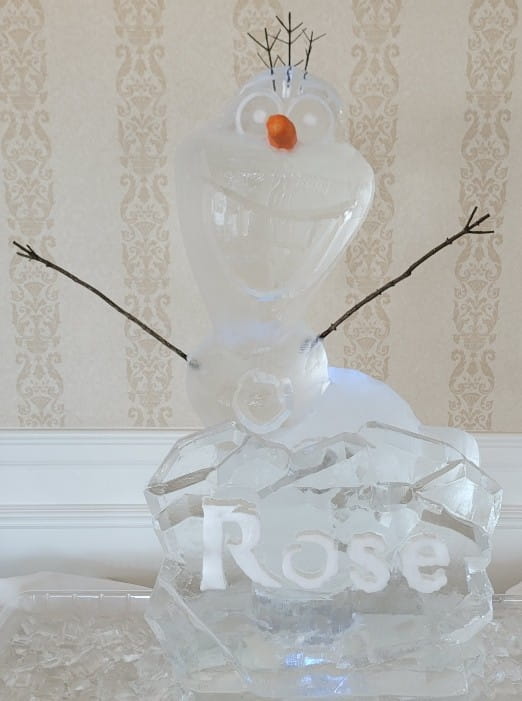 Ice matters - olaf with snowfilled features and carrot nose and snowfilled plaque in front