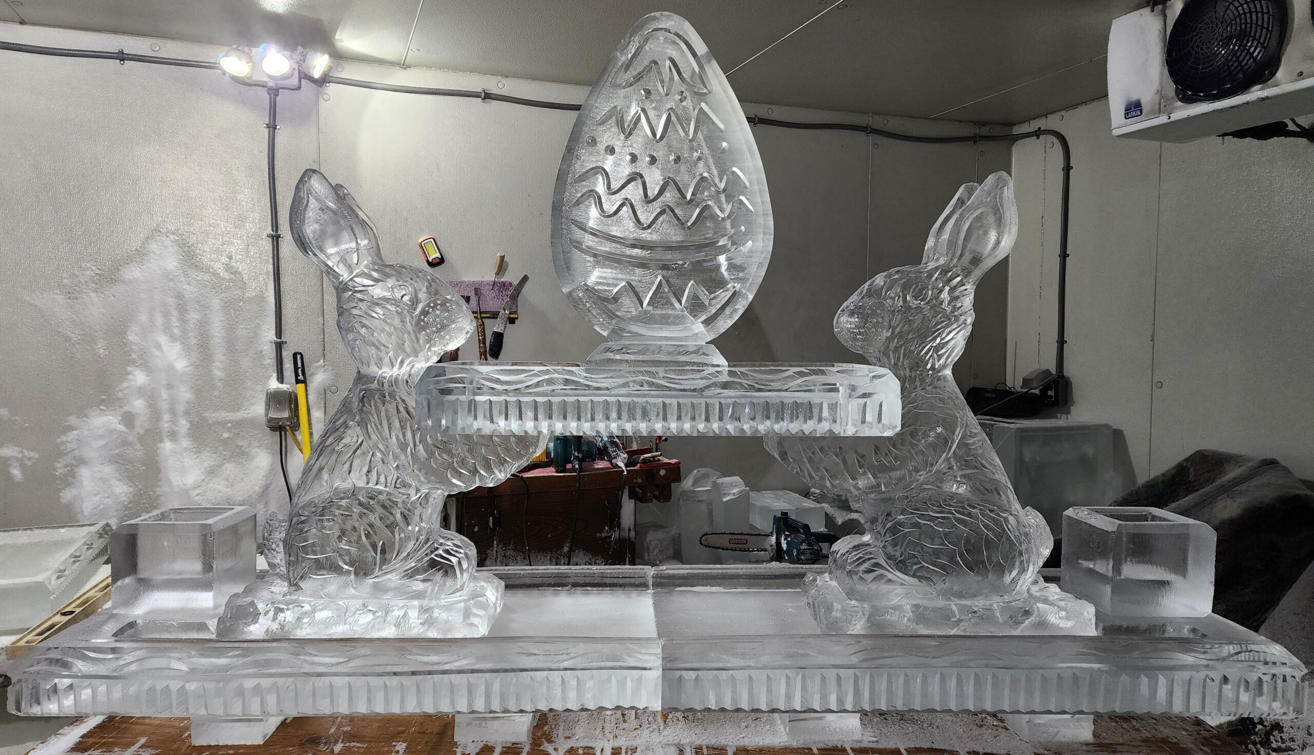 Ice matters - 80 inch base tray with x2 lemon holders and x2 bunny holding raised tray with egg shrimp tower