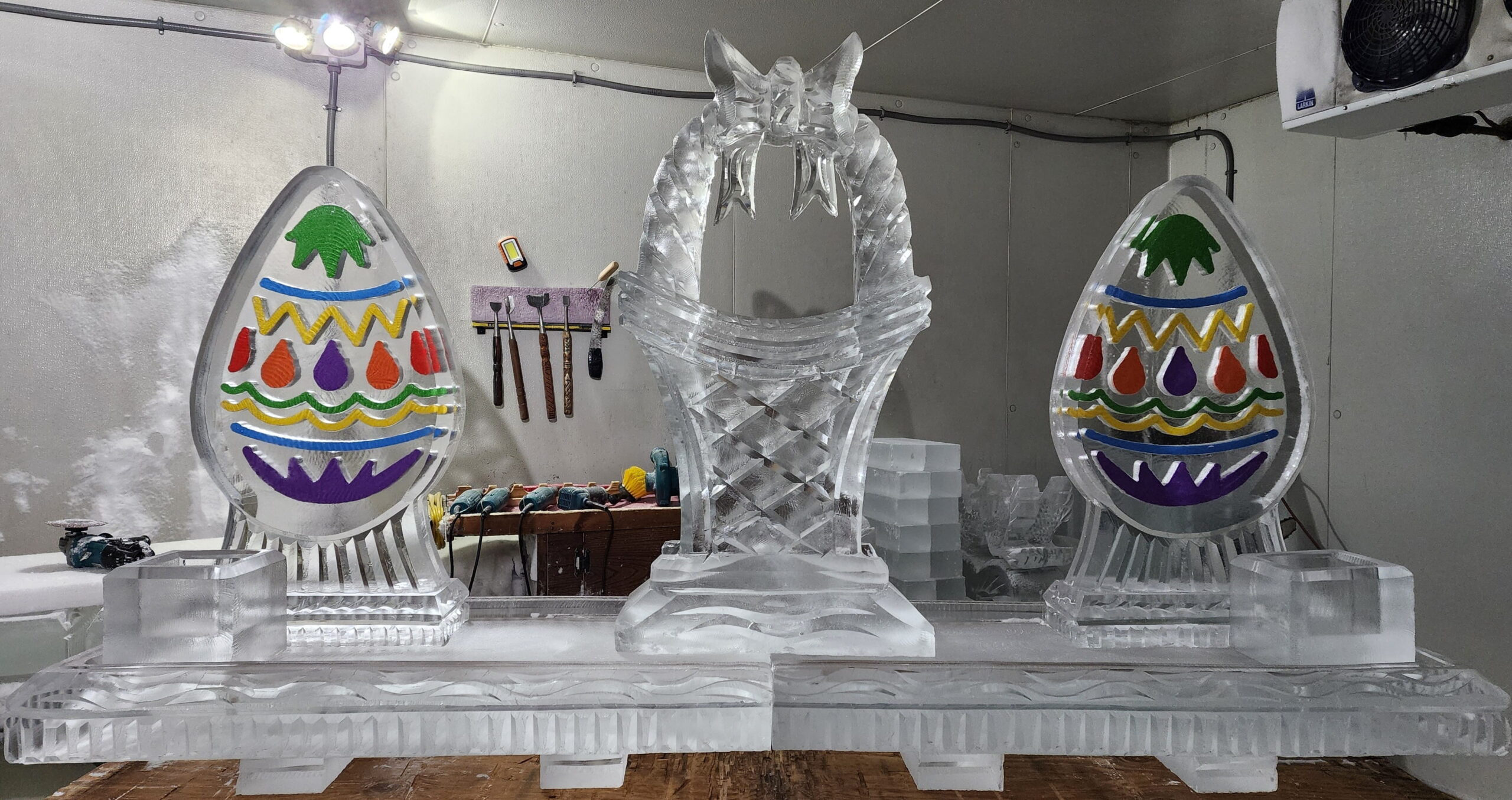 Ice matters - 80 inch base tray with x2 lemon holders and colored egg on each side of basket - colors vary