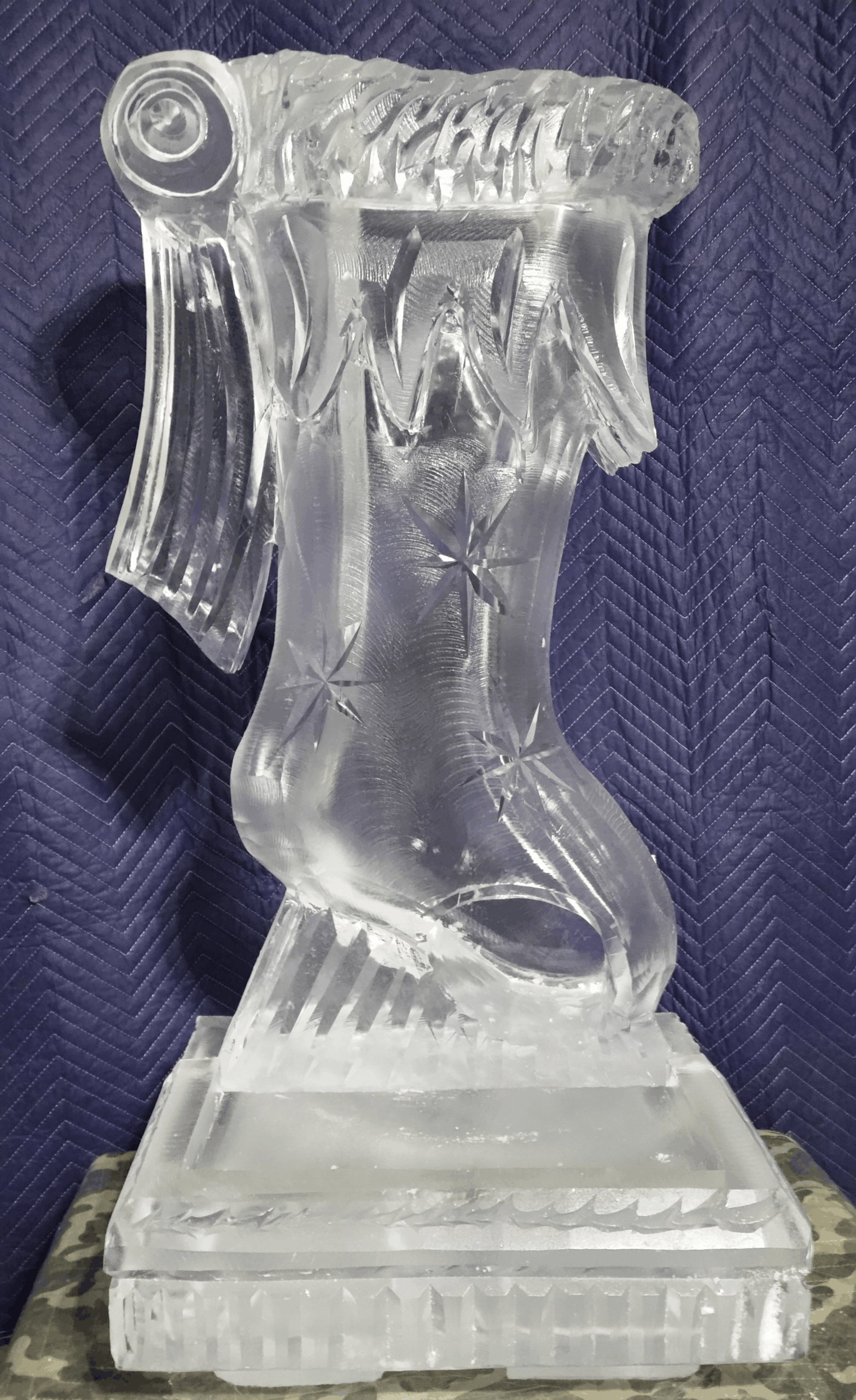 Sleek high-gloss clear abstract fluid sculpture carving