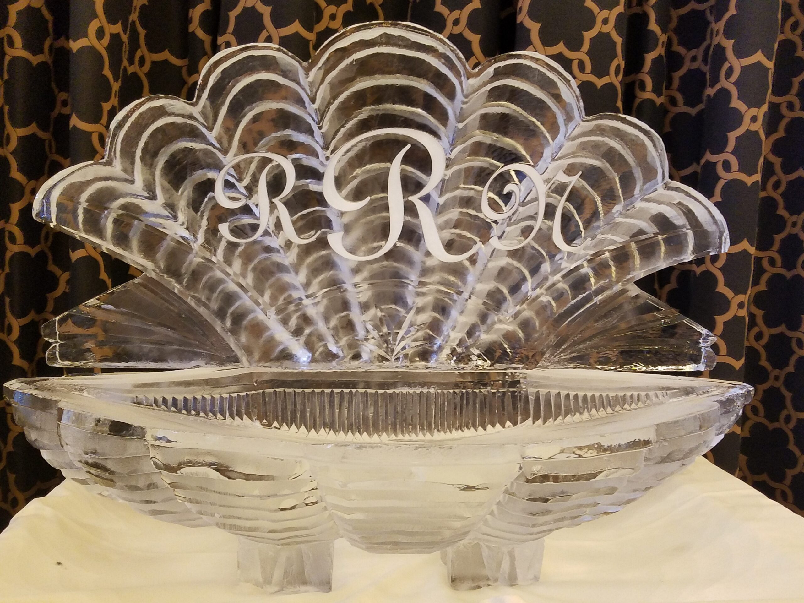 Fan-shaped decorative ice sculpture