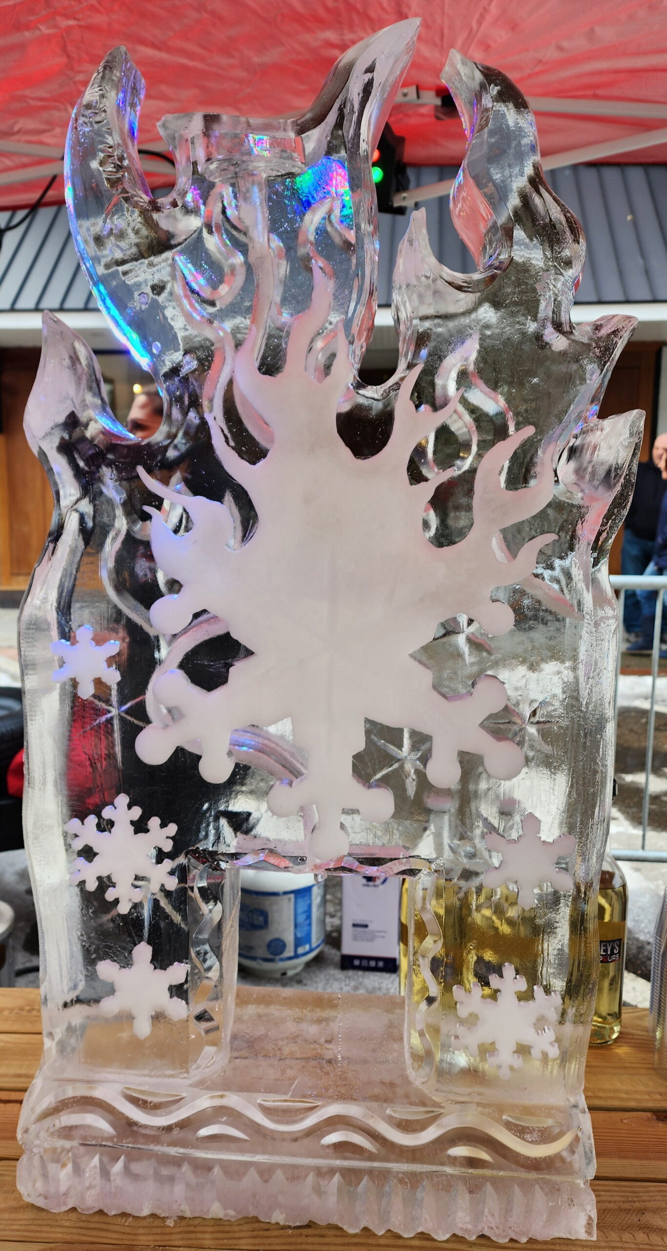 Ice matters - single pour drink luge - flame shape with snowfilled flaming snowflake and small snowflakes