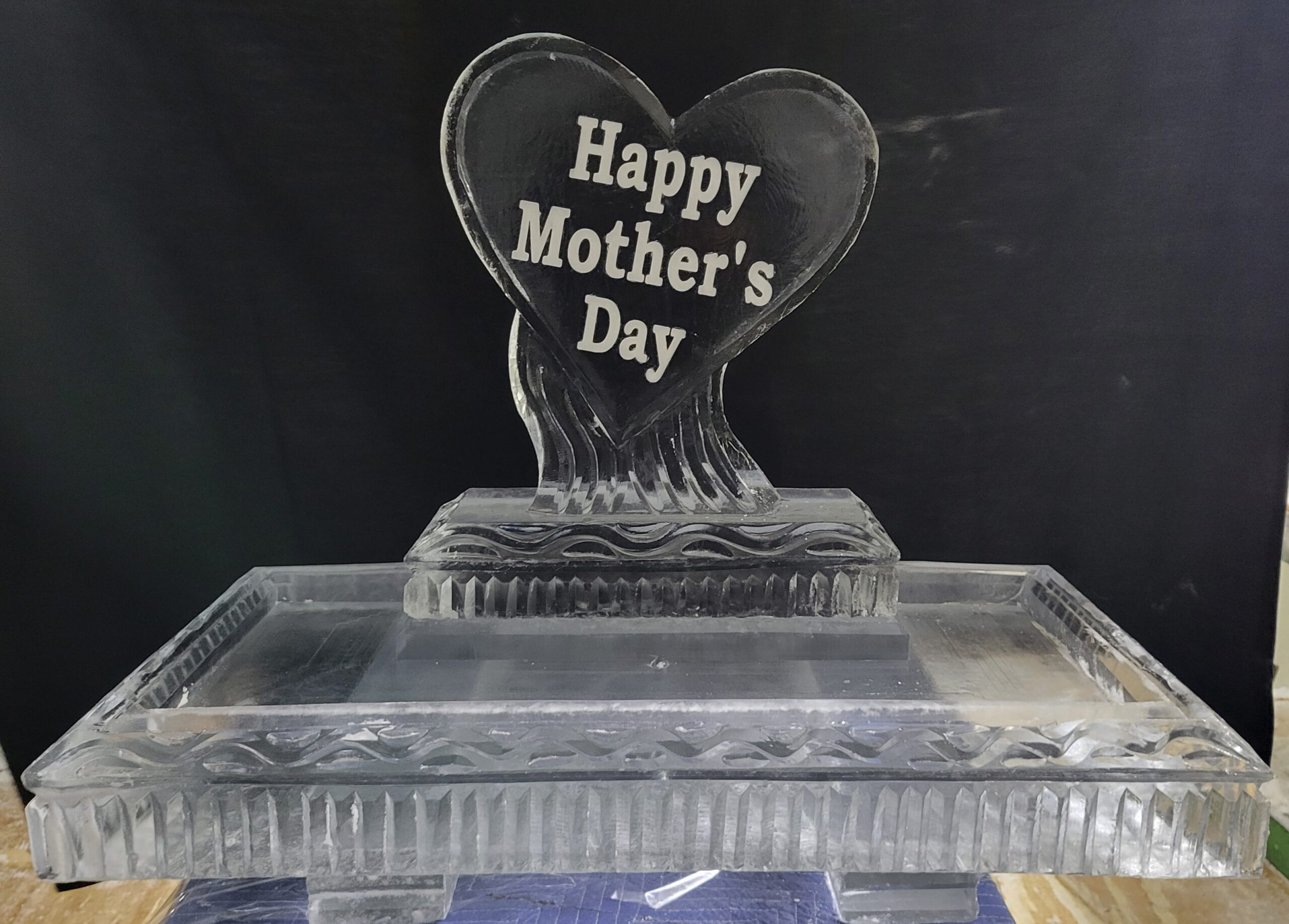 Ice Matters - Snowfilled Happy Mother's Day Heart on Back of 40 Inch Tray