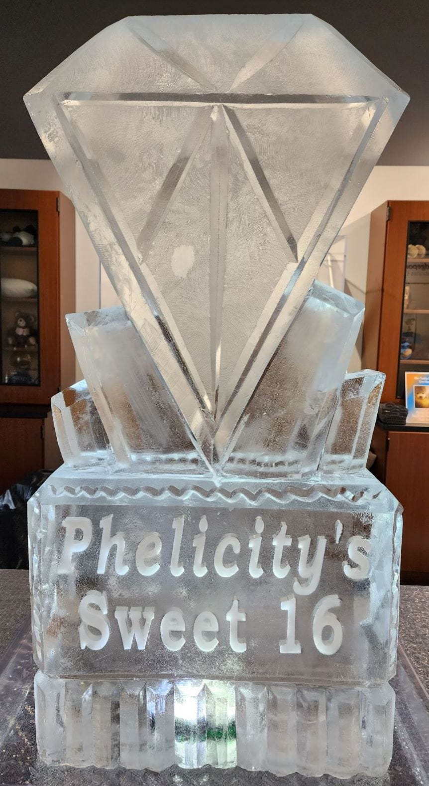 Decorative geometric ice sculpture centerpiece