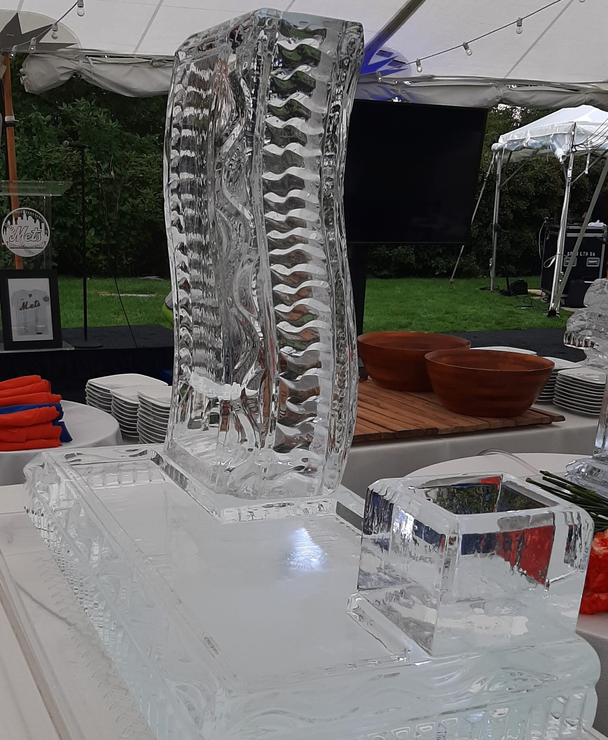 Twisting spiral ice sculpture column