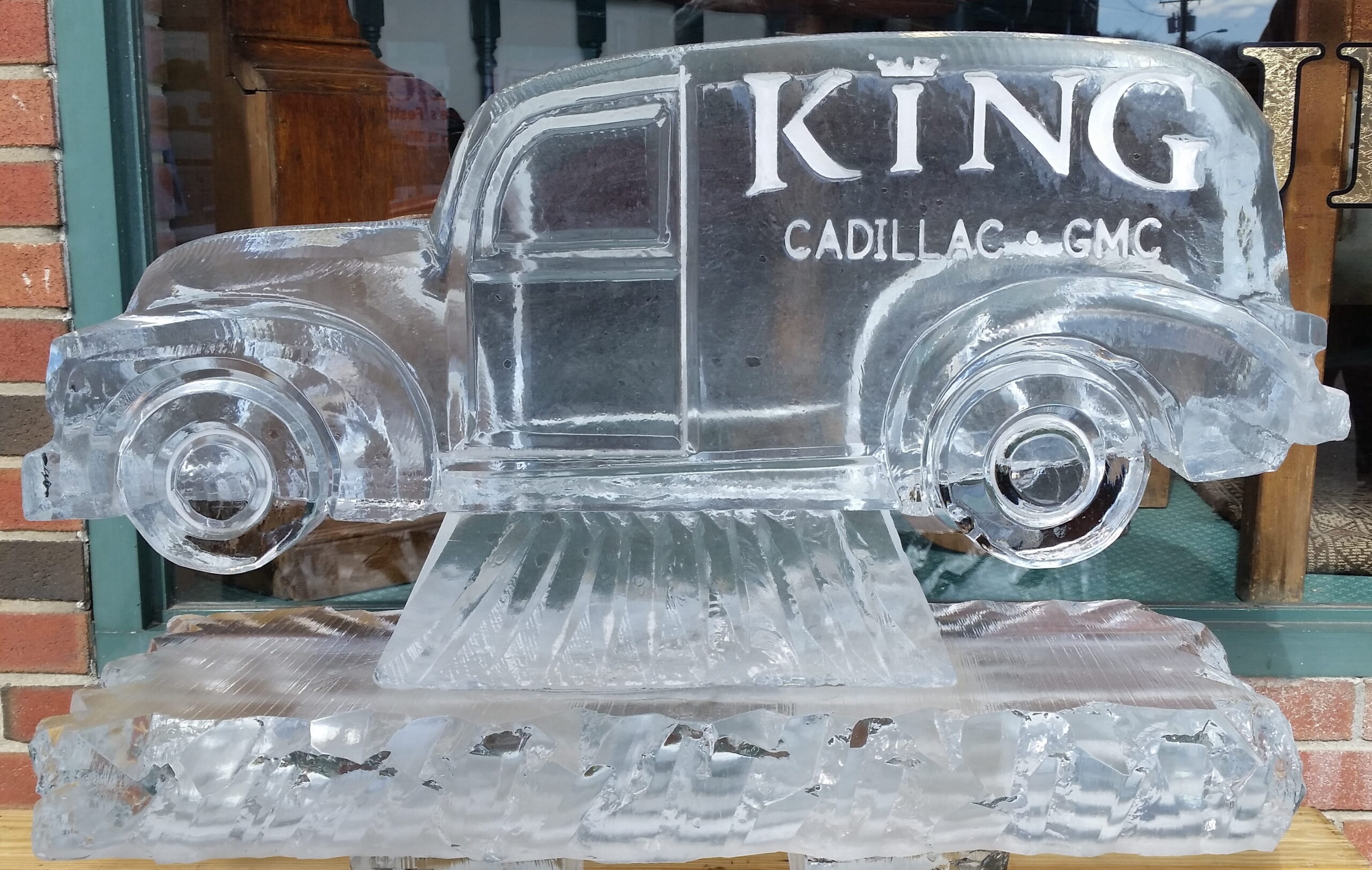 King Crown engraved ice sculpture